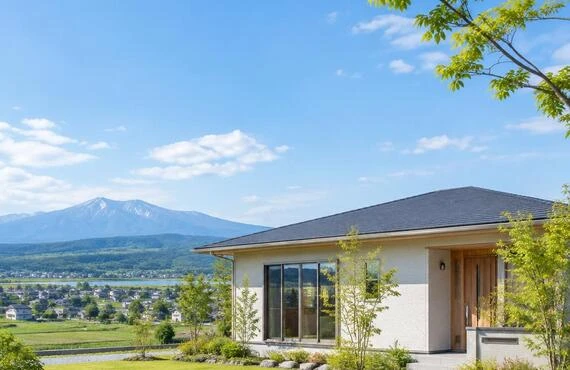 大仙市で、これからの暮らしにちょうどいい平家を。住まい探しから購入後の工事まで、地域密着で寄り添います。